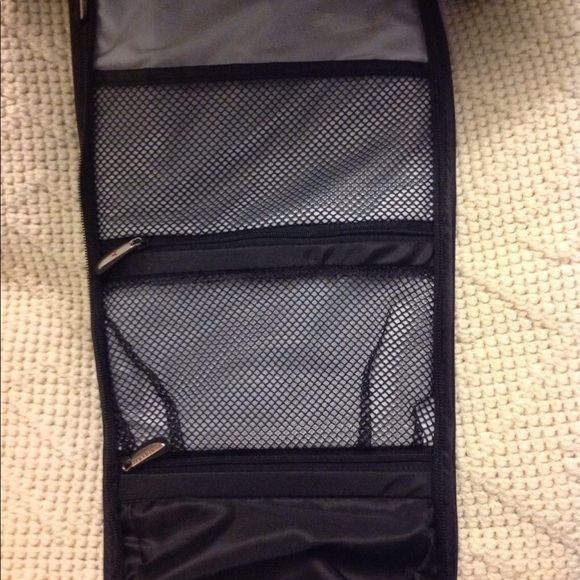 Travelon Hanging Kit - Picture 4 of 4